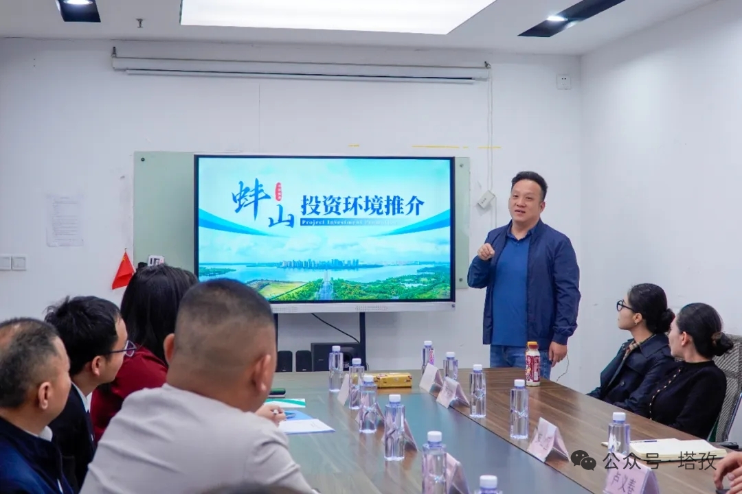 蚌山區(qū)營商環(huán)境投促局孫亮介紹蚌埠.jpg
